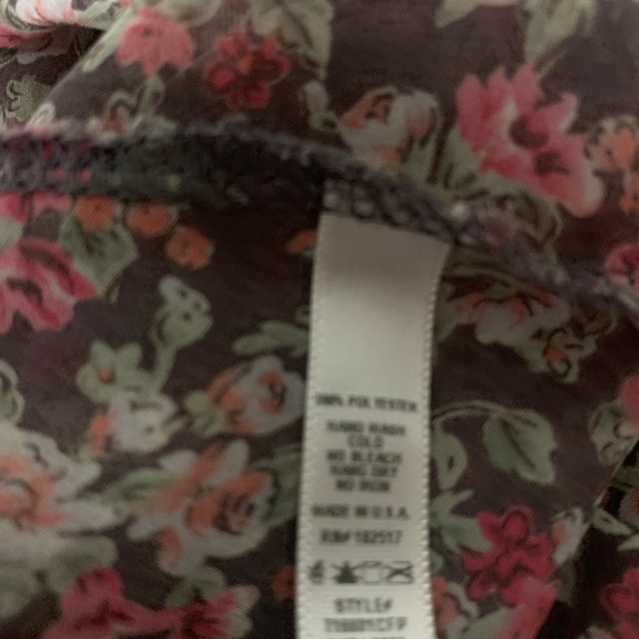 Soprano Woman's Tiny Floral Print
Tank Blouse Size Small - Picture 5 of 5